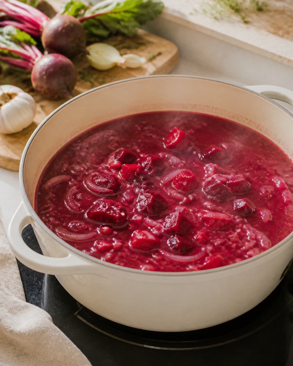Beetroot potato and vegetable stock simmering until every cube is tender under tilberedningen af rødbedesuppe