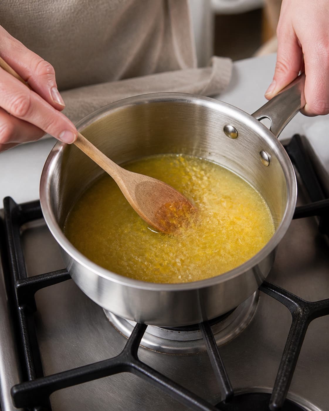 Lemon juice zest sugar and salt warming gently until the crystals dissolve under tilberedningen af silkeblød lemoncurd med citron
