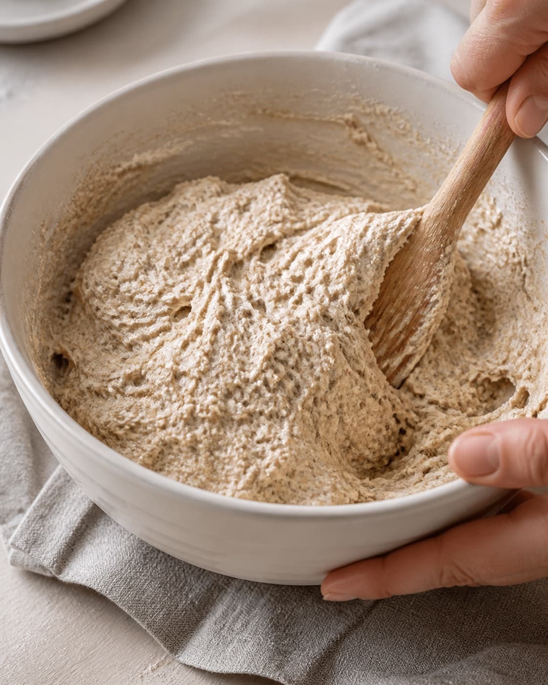 Emmer flour wheat flour and water mixed into a shaggy moist dough before salt and yeast under tilberedningen af emmer grovboller