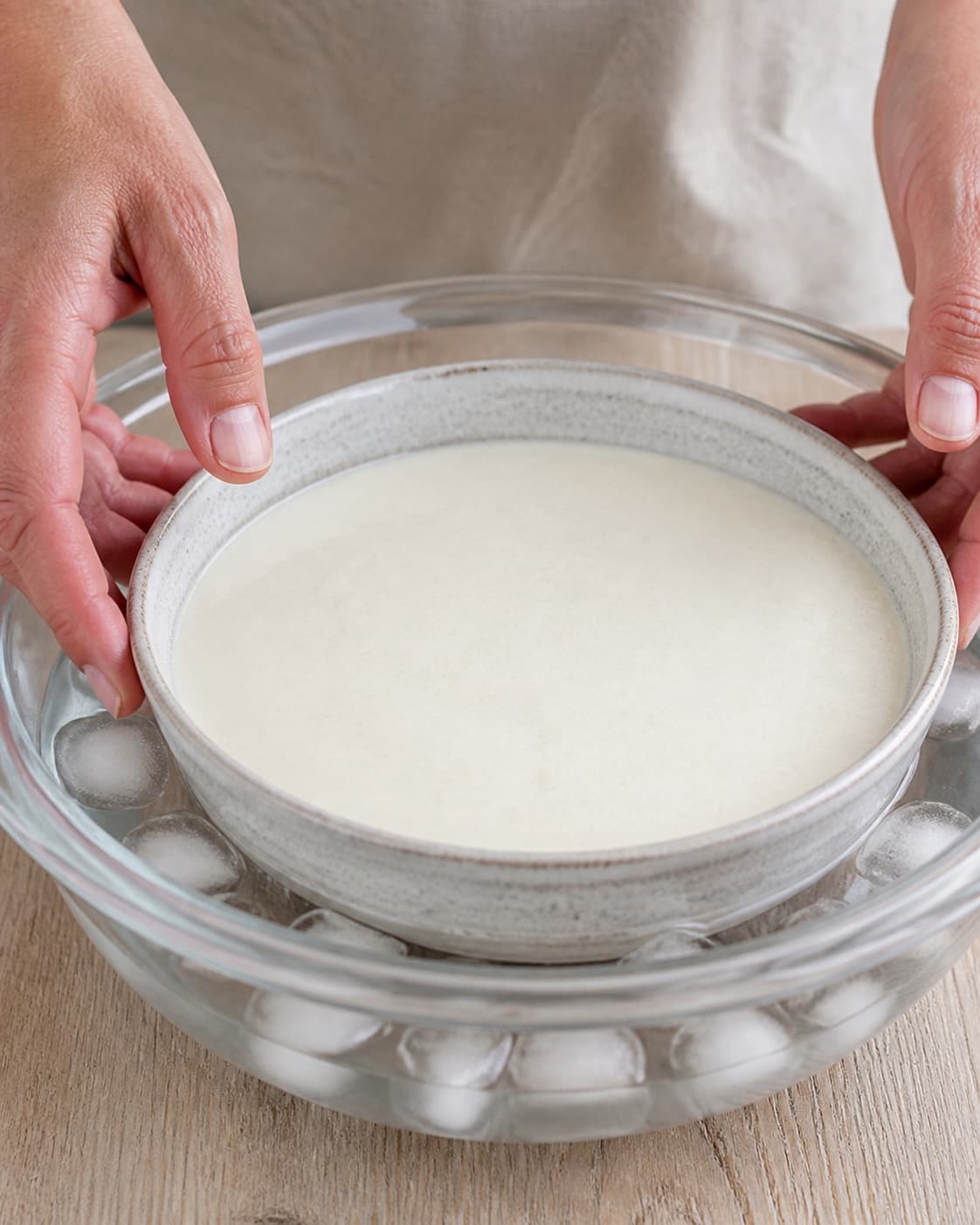 Cultured thick milk and lemon folded smoothly into whipped vanilla egg yolk base under tilberedningen af koldskål