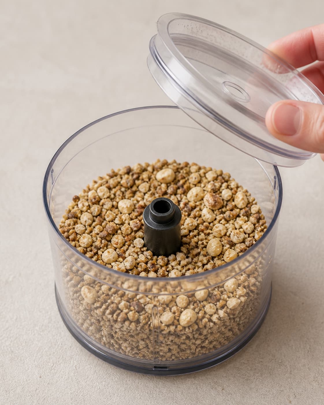 Coarse chopped roasted hazelnuts and crushed spices in one mini processor with distinct nut pieces, no sesame salt paste or fine powder under tilberedningen af dukkah