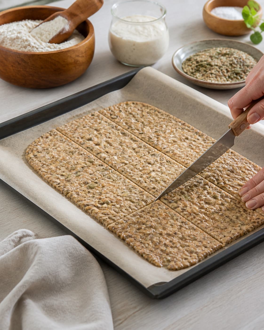Even pieces of surdejsknækbrød – knækbrød med surdejsrester being shaped before baking under tilberedningen af surdejsknækbrød – knækbrød med surdejsrester