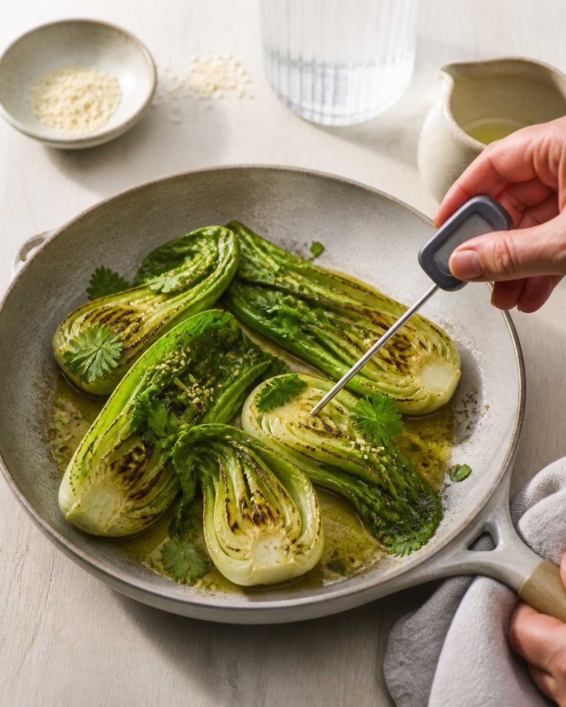 stegt pak choi roasting evenly while its centre temperature is checked under tilberedningen af stegt pak choi