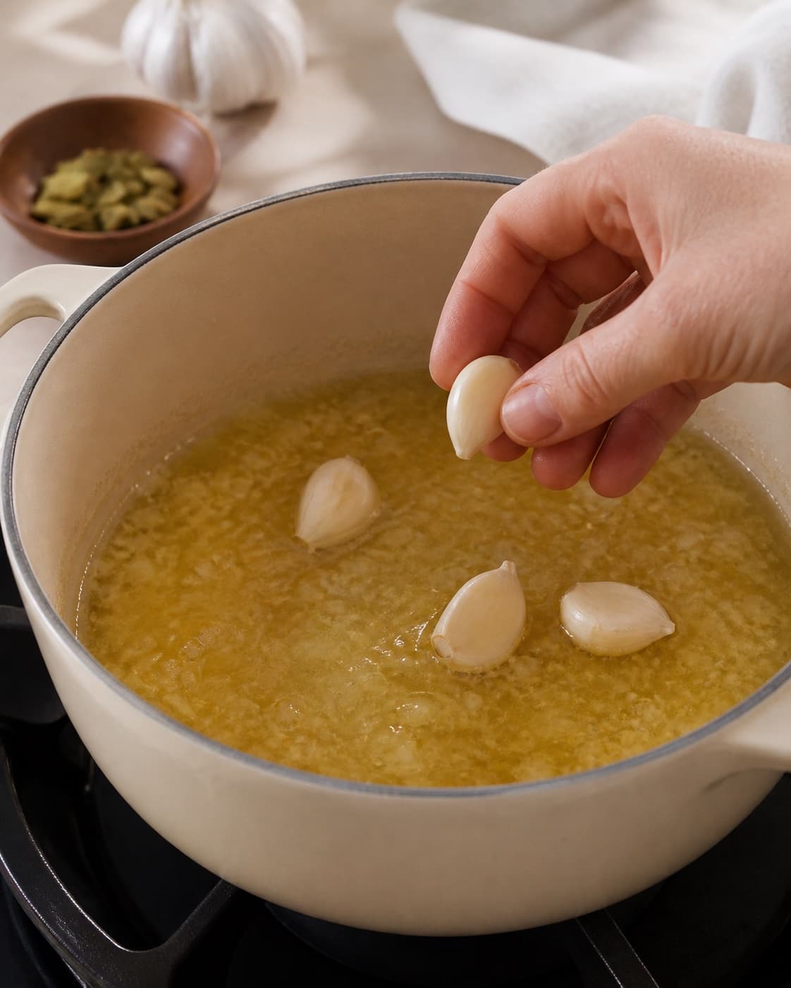 Aromatic base for varme hveder gently cooking in a pot under tilberedningen af varme hveder