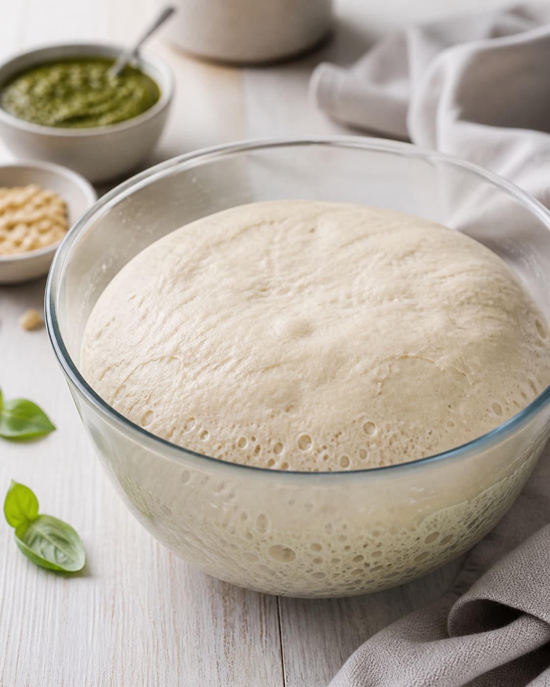 Proofed airy dough for pestosnurrer with visible fermentation bubbles under tilberedningen af pestosnurrer