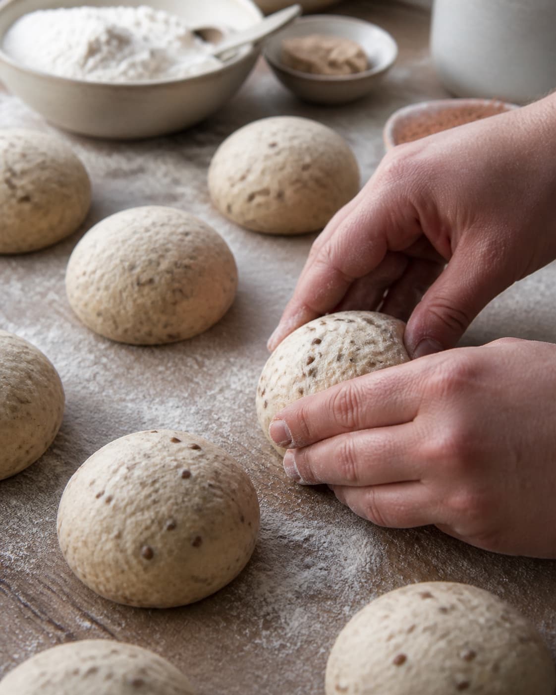 Even pieces of koldhævede kerneboller being shaped before baking under tilberedningen af koldhævede kerneboller