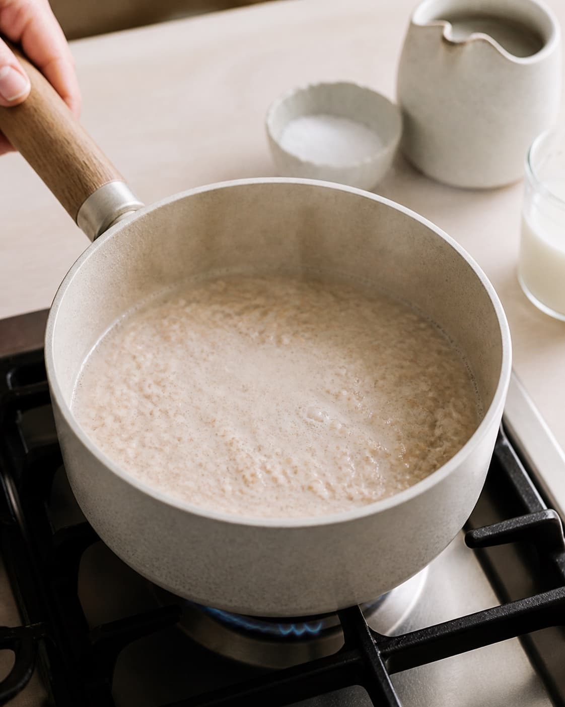 Aromatic base for havregrød – klassisk grundopskrift gently cooking in a pot under tilberedningen af havregrød – klassisk grundopskrift