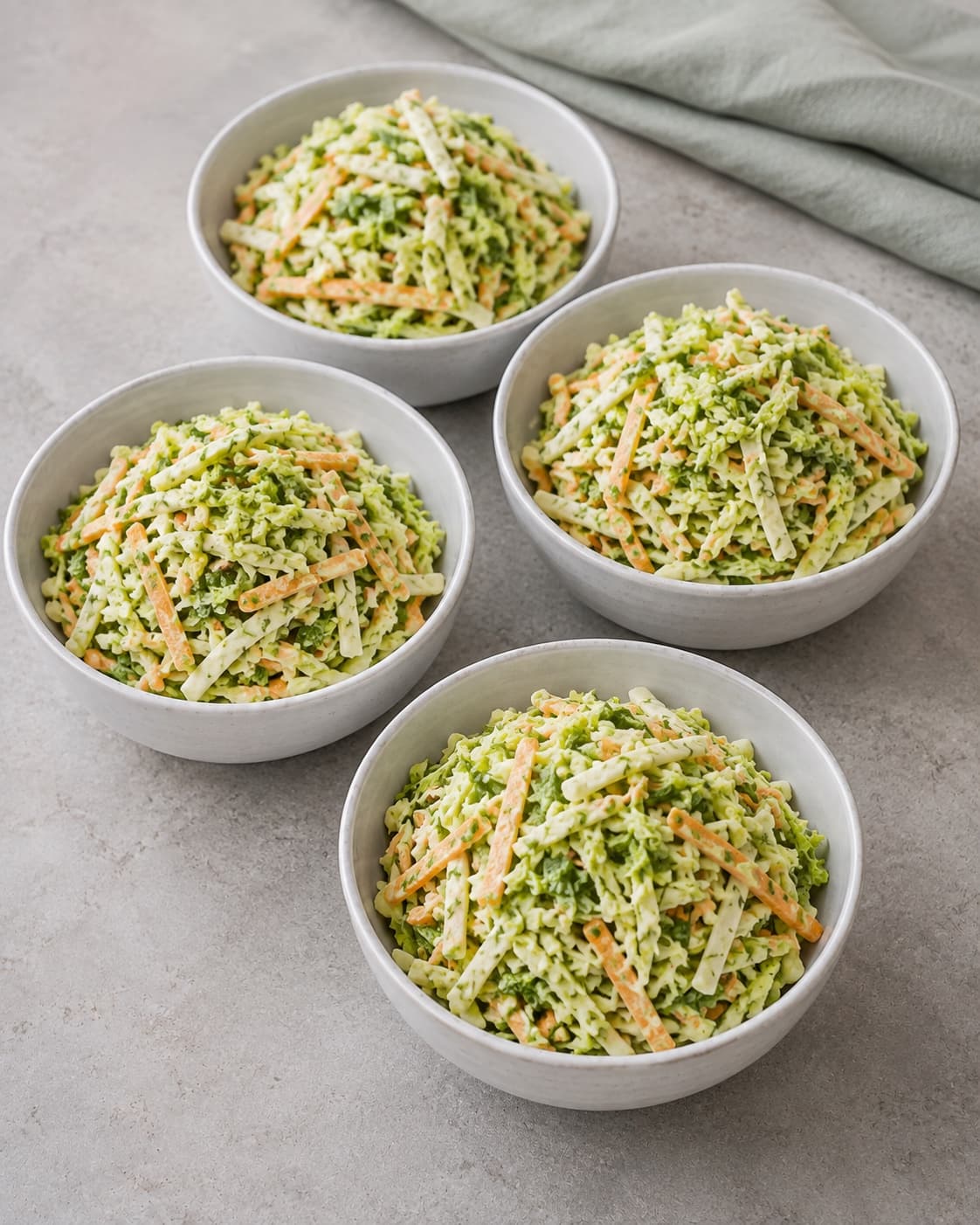 Fire portioner coleslaw vendes med 90 gram dressing