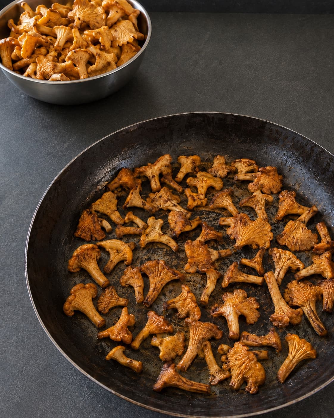 Kantareller steges i to hold på 300 gram ved 180 grader