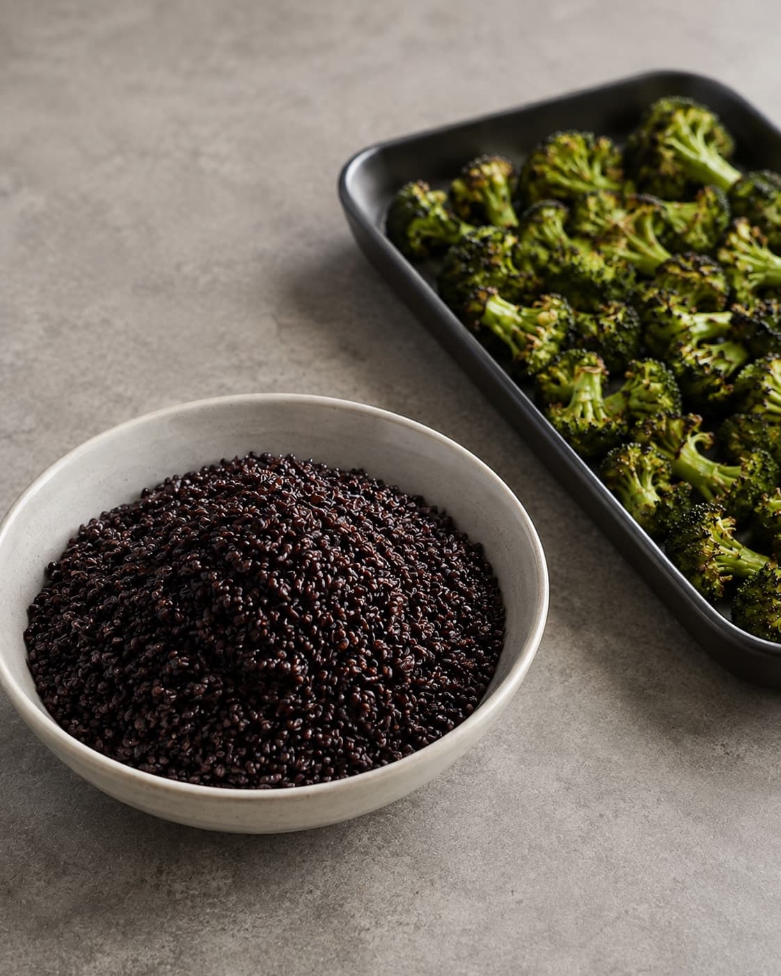 Sorte ris koges til 900 gram, mens broccoli ristes til 92 grader