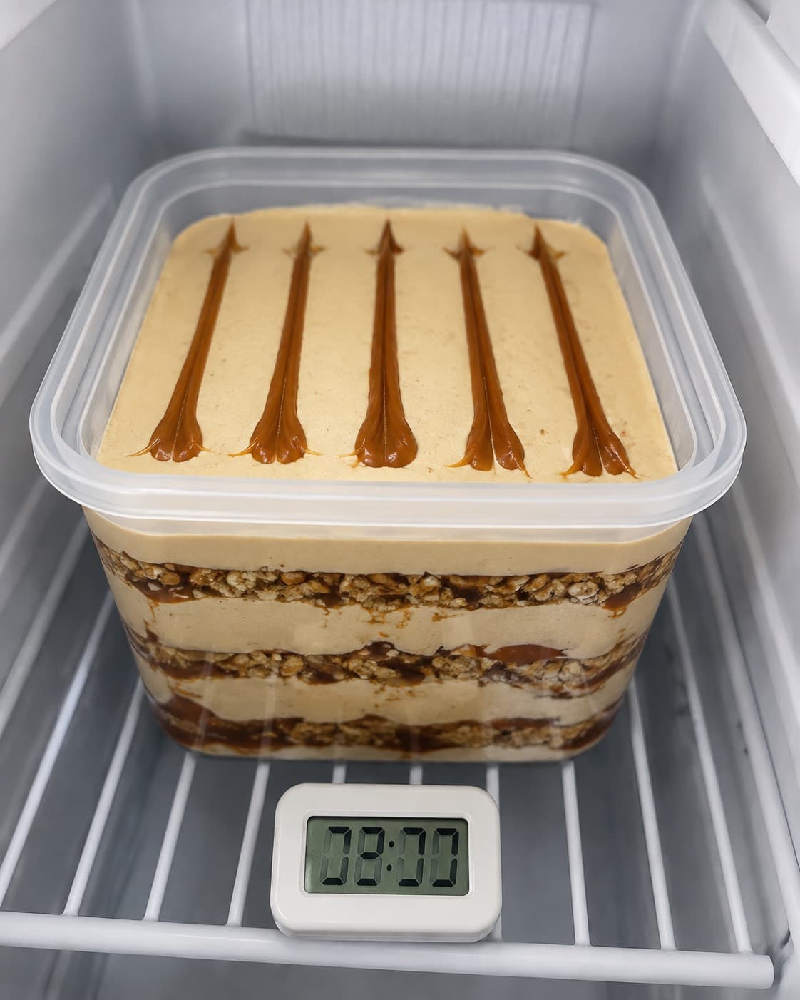 Dumle-is lagdeles med fem sauceårer og fryses 8 timer