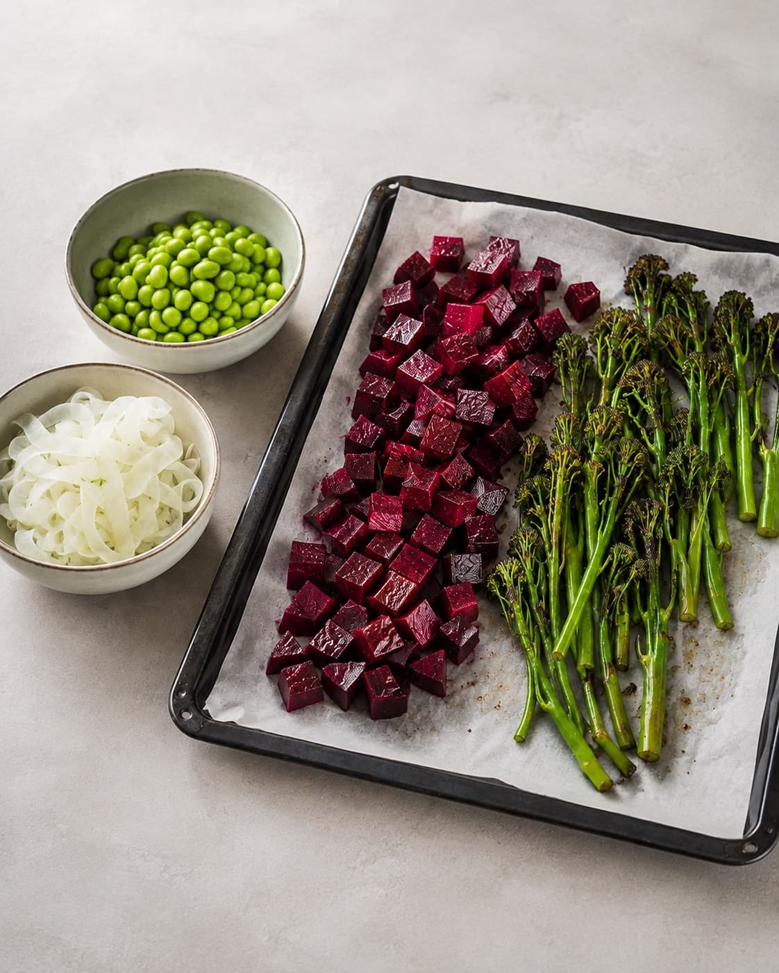 Rødbede, broccolini, edamame og fennikel klargøres til 880 gram