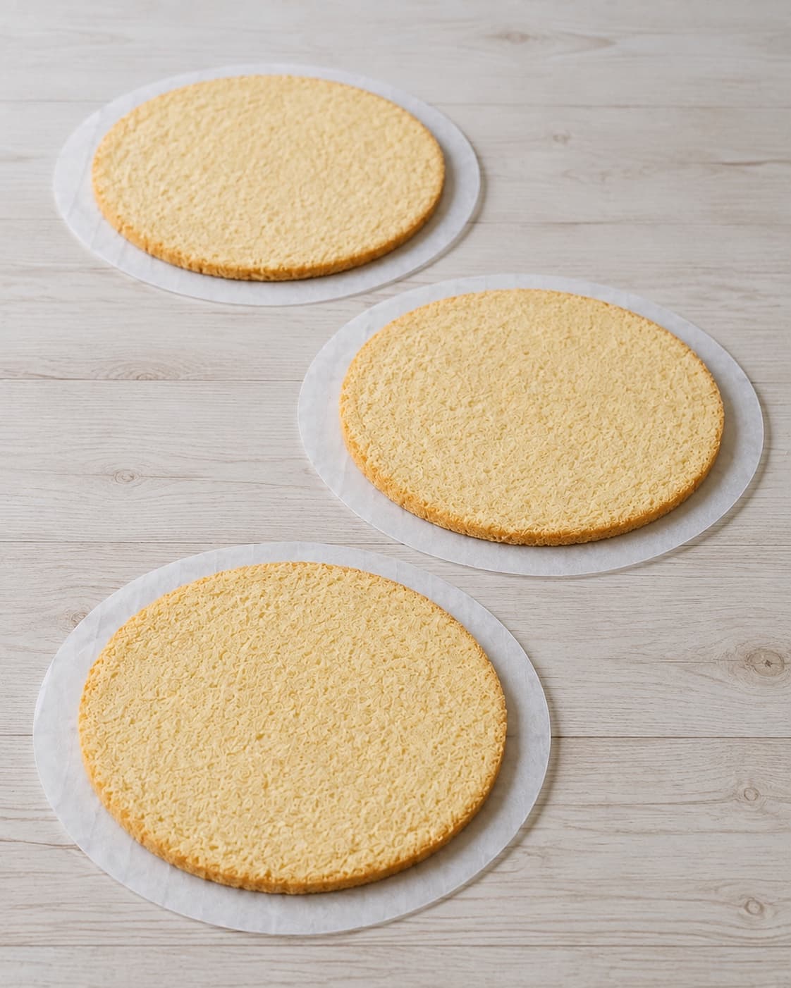 Tre mandelbunde på 20 centimeter bages ved 165 grader
