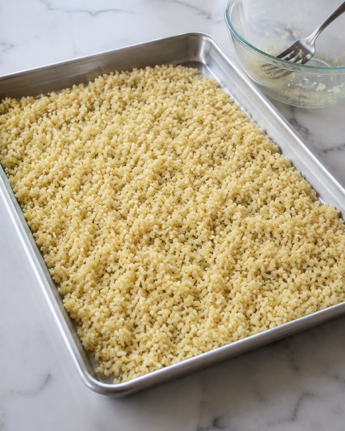 Fin bulgur udblødes præcist, løsnes med gaffel og køles hurtigt i et tyndt lag