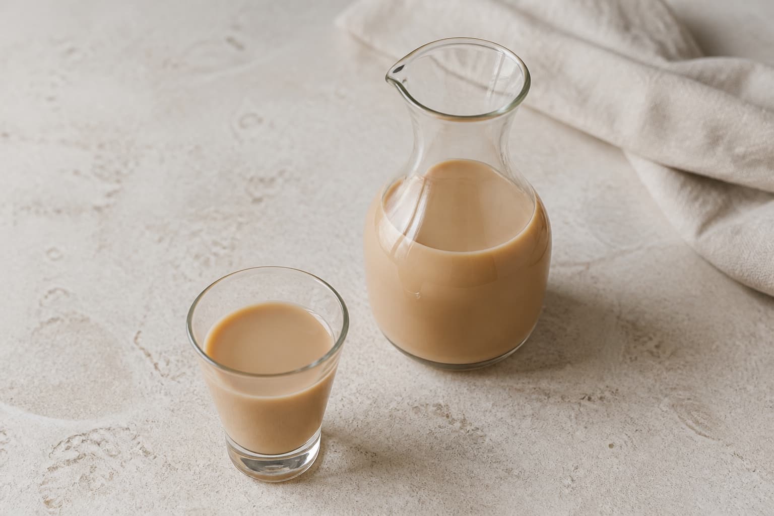 Baileys fotograferet i naturligt nordisk køkkenlys
