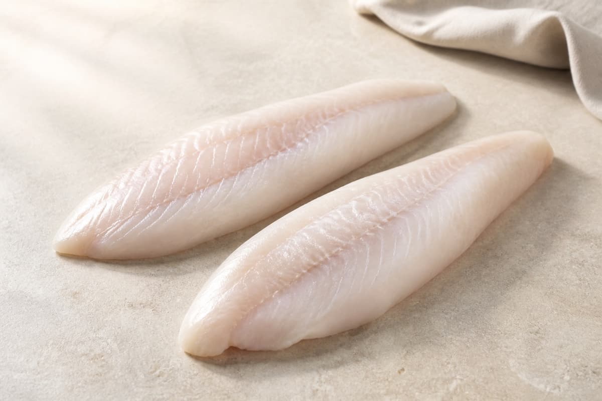 Kullerfilet fotograferet i naturligt nordisk køkkenlys