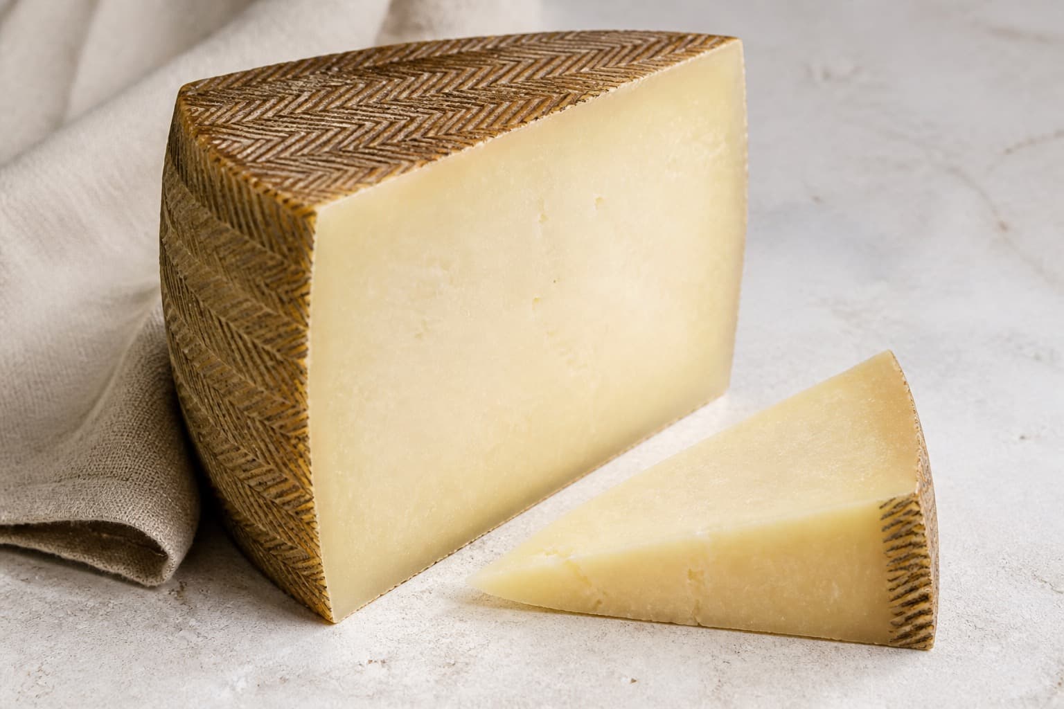 Manchego fotograferet i naturligt nordisk køkkenlys