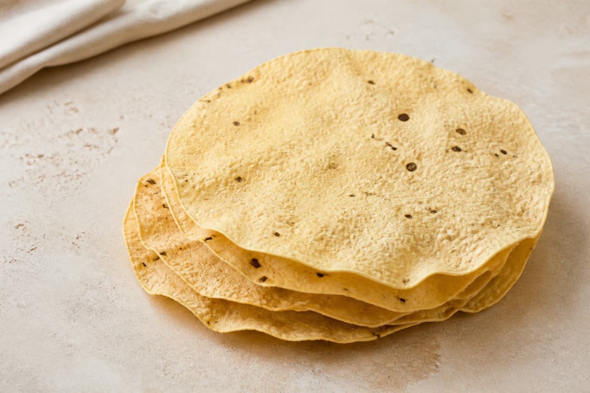 Papad fotograferet i naturligt nordisk køkkenlys