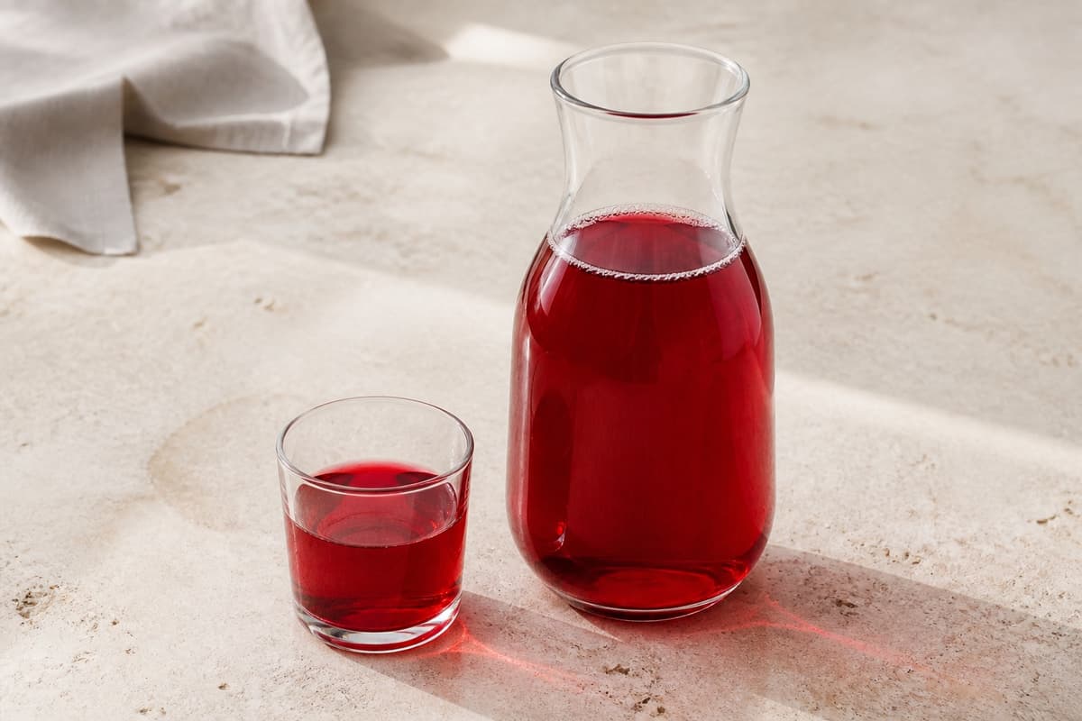 Ribsjuice fotograferet i naturligt nordisk køkkenlys