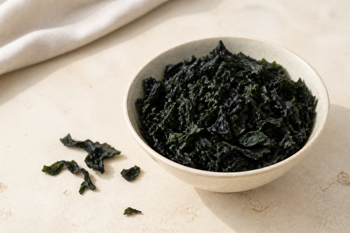 Wakame fotograferet i naturligt nordisk køkkenlys